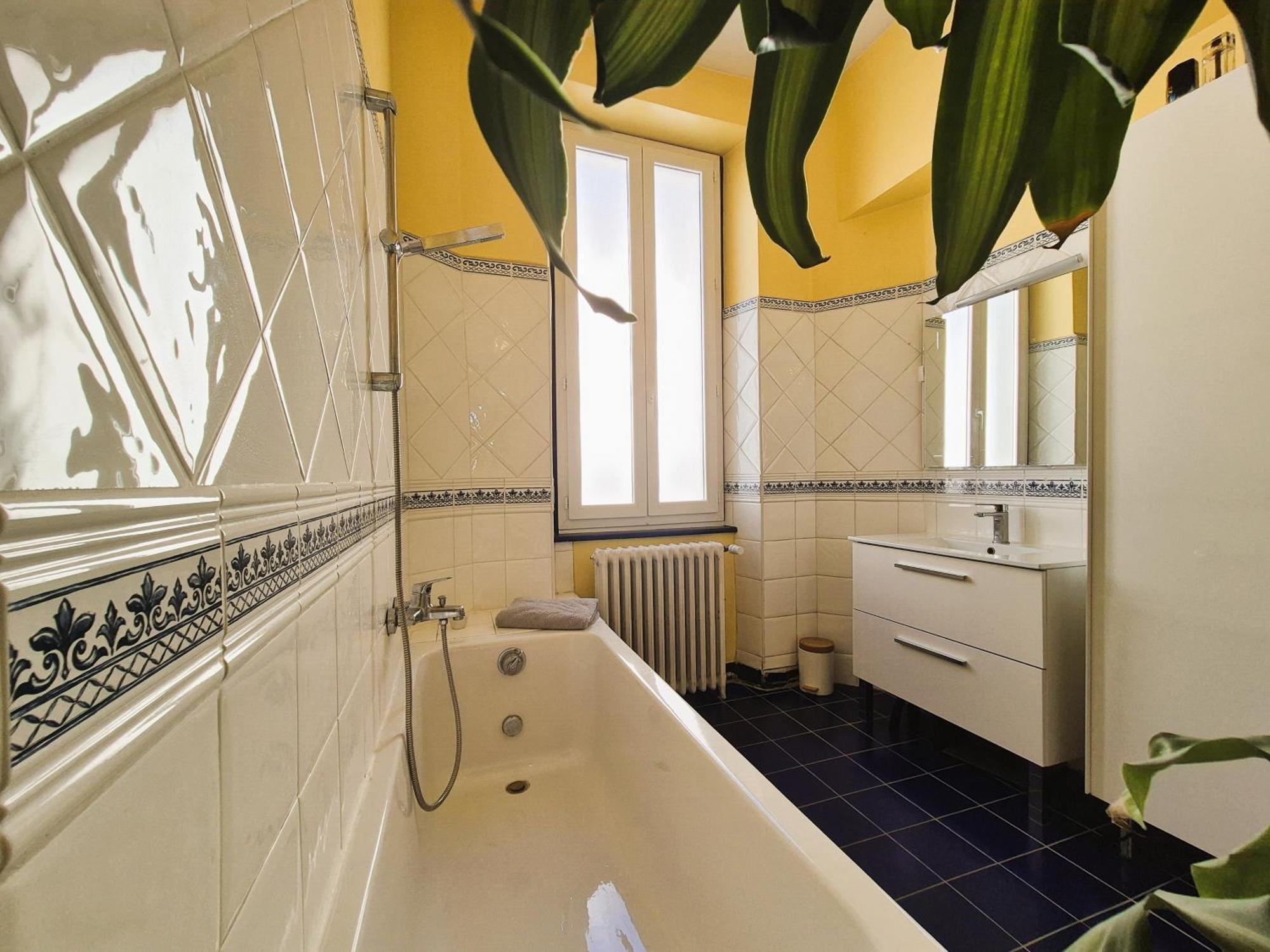 Maison De Maitre L Oustal Des Halles Avec Salle De Cinema, Billard & Jacuzzi Hébergement de vacances