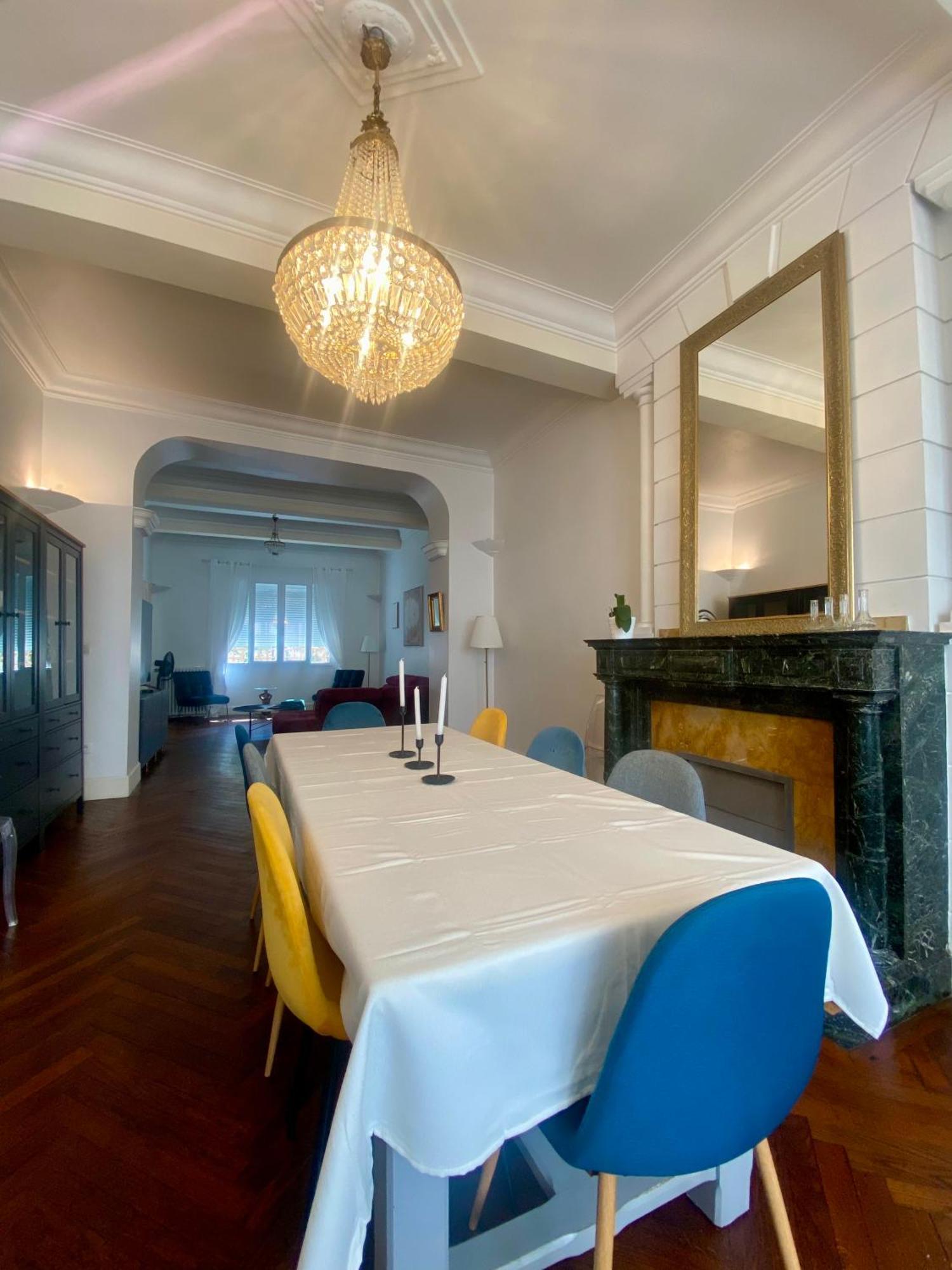Maison De Maitre L Oustal Des Halles Avec Salle De Cinema, Billard & Jacuzzi Hébergement de vacances Castelnaudary